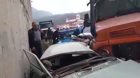 رئیس پلیس راهور مازندران:سرعت کمپرسی دلیل تصادف زنجیره ای ۱۱ خودرو در سوادکوه بود